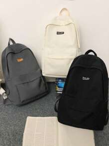 男女通用大容量多层背包，多功能休闲学生背包，轻便短途旅行行李包。此配件仅用于拍摄效果，实际产品不包含。