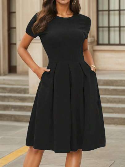 HOMEYEE Plus Size Women Retro Elegant Round Neck Short Sleeve Casual Business Dress, Suitable For Vacation