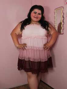 Enliva Elegantes Babydoll-Kleid im Farbverlauf-Design, strukturierte Trägerkleid für Damen in Größen plus