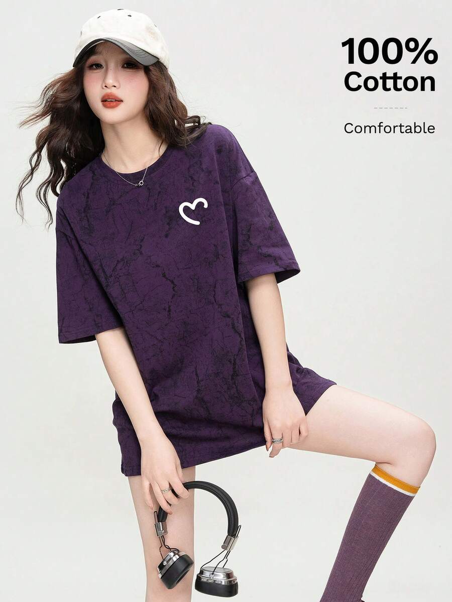 心形印花宽松休闲短袖T恤，适合日常穿着