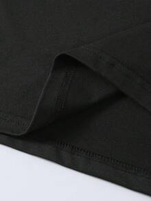 Camiseta Casual para Hombre con Gráfico "M" - Ligera, 100% Poliéster, Elástica y Cómoda, Cuello Redondo, Perfecta para Moda de Verano y Atuendo Casual, Regalo Ideal, Camiseta para Uso Diario |   Estilo Casual a la Moda |   Tela Ligera - Negro - Ver 5