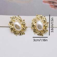1 Pair Fashionable Vintage Gold Metal Leaf Faux Pearl Stud Earrings, Suitable For Daily, Banquet And Party Wear