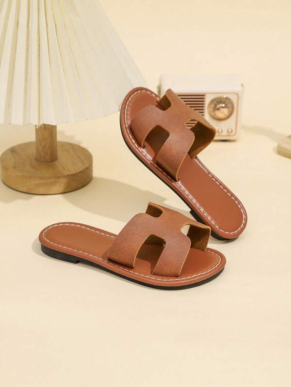 A Pair Of New Summer Children's Slippers, Color Matching, Children Wear Slippers, Summer Little Girls Soft Sole Fashion Sandals, Casual Girls Princess Shoes, Non-Slip Beach Shoes, Suitable For Indoor And Outdoor, Suitable For Little Boys