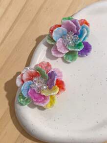 A Pair Of Cute Geometric Three-Dimensional Resin Flower Earrings (With Random Petal Colors) For Daily Wear By Both Men And Women