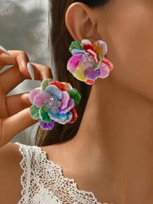 A Pair Of Cute Geometric Three-Dimensional Resin Flower Earrings (With Random Petal Colors) For Daily Wear By Both Men And Women
