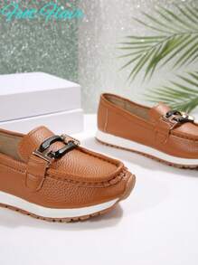 Zapatillas deportivas de suela blanda con decoración de cadena metálica con relieve de lichi, estilo deportivo adecuado para deportes y uso diario, todo el año, zapatos deportivos planos casuales de color marrón