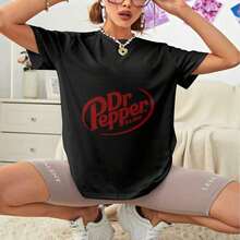 Chic Black T - Shirt For Women: Flaunt Your Love For Dr. Pepper - 帶有紅色圖案的黑色T卹 - 查看 3