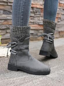 女士灰色中筒靴，绒面革材质，侧拉链搭配蝴蝶结系带装饰，针织拼接复古风格靴子