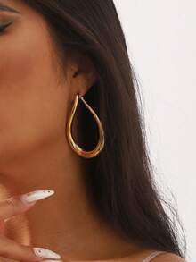 1 对不对称水滴双圈扭曲简约环状耳环，时尚百搭设计