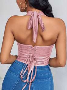 女士复古花卉纹理PU皮革镂空系带深V领露脐吊带背心，适合夏季度假和外出穿着