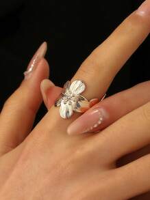 1pc Textured Flower Ring For Women, Fashionable, Adjustable Open Design, Suitable For Party & Daily Wear