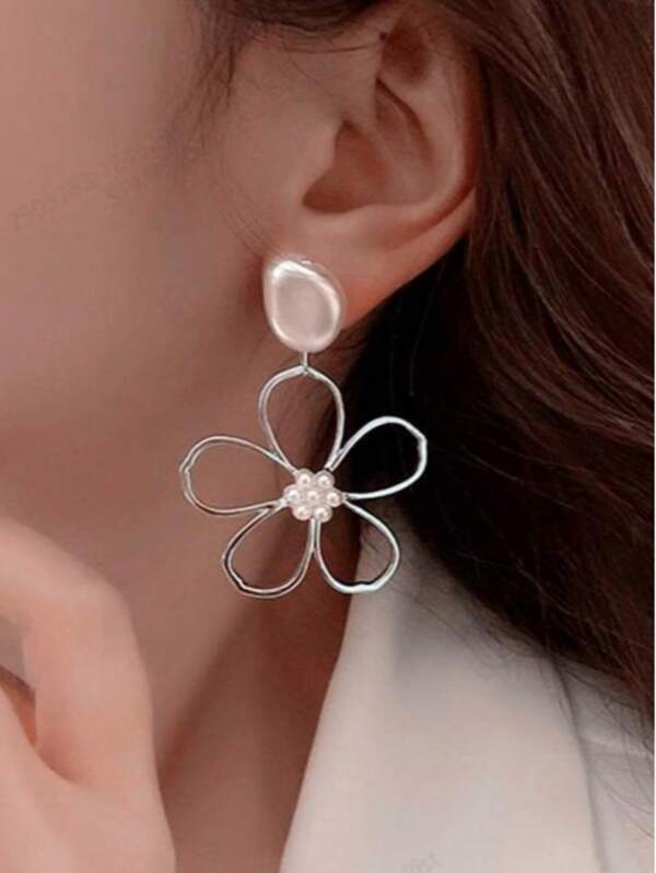 1 Pair Geometric Exaggerated Pearl Petal Earrings