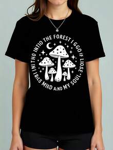 Camiseta Negra de Mujer 180g de Algodón con Cuello Redondo, Manga Corta, Estilo Casual, Diseño de Hongos y Texto "Into The Forest I Go", T-shirt con Estampado Boho Vintage Ideal para Primavera-Verano. - Negro - Ver 1