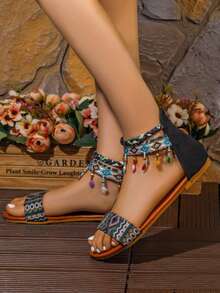 1 Đôi dép xăng đan đế bằng phong cách Bohemian thoải mái và thời trang với quai đan, hạt cườm nhiều màu sắc và tua rua trang trí - màu đen - Xem 4