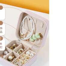 قطعة واحدة من منظم المجوهرات الصغير، علبة مجوهرات قابلة للسفر بسحاب، صندوق هدايا للسيدات، رف عرض مجوهرات متعدد الوظائف، مناسب لخواتم وقلادات وأقراط وقلائد وما إلى ذلك. - صندوق هدايا مناسب للفتيات والسيدات، صندوق هدايا عيد الهالوين، صندوق هدايا عيد الميلاد. لمنظم تخزين النساء الضروريات السفرية عودة إلى المدرسة تخزين المدرسة الداخلية ديكور الخريف