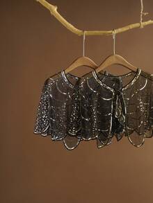 优雅亮片串珠披肩，饰以闪亮水钻，黑金配色，是婚礼和正式场合的完美配饰，尽显奢华气质，亮片点缀更添精致，亦可作为婚礼宾客披肩。 - 多色 - 查看 11