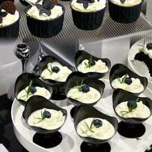 黑色/白色甜品杯，冰淇淋杯，慕斯杯，布丁杯，可重复使用的塑料特殊形状甜品杯，适用于甜品店，生日派对，婚礼和咖啡馆 - 彩色 - 查看 5