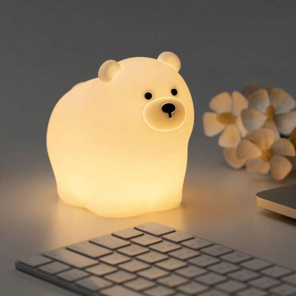 ミニかわいい充電式 シロクマLED ソフトタッチシリコン タップ式カラーチェンジナイトライト、小さなクマのライト、発光シリコンアニマルナイトライト。タップ式アクティベーションのナイトライトで、ベビーの寝室の雰囲気ライトとしても、かわいらしくて遊び心のあるシリコンナイトライトとしても使えます。