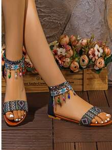 1 Đôi dép xăng đan đế bằng phong cách Bohemian thoải mái và thời trang với quai đan, hạt cườm nhiều màu sắc và tua rua trang trí - màu đen - Xem 2