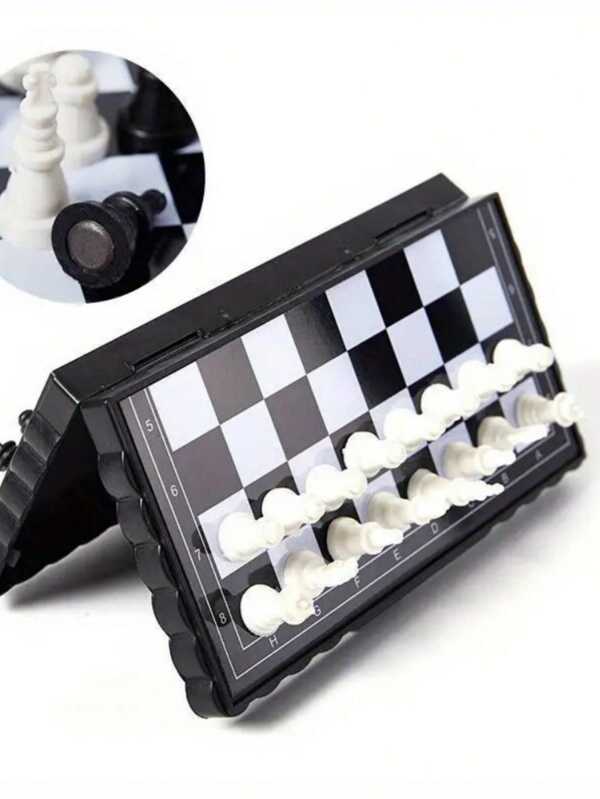 1pc Portable Magnetic Mini Chess-Foldable Lightweight Plastic Board Game, Suitable For Family Gatherings, Birthday Parties And Outdoor Games-Very Suitable For Parties, Weddings And Festivals.