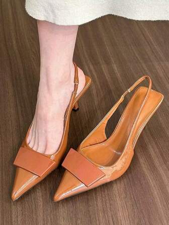 Niszowe francuskie lakierowane czarne sandały z zamkniętymi palcami na wysokim obcasie, eleganckie buty na cienkim obcasie na wiosnę/lato 2025