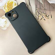 Funda para teléfono (1 unidad). Funda negra lisa. Compatible con phone 12, 13, 14, 15, 16 Pro y 15 Pro. Mayores de 16 años. Esta funda de TPU para teléfono combina una protección confiable contra caídas con prácticos orificios para colgar en las cuatro esquinas, y se puede equipar con una correa (no incluida). - Negro - Ver 3