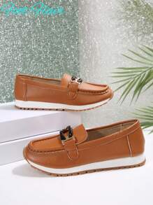 Zapatillas deportivas de suela blanda con decoración de cadena metálica con relieve de lichi, estilo deportivo adecuado para deportes y uso diario, todo el año, zapatos deportivos planos casuales de color marrón