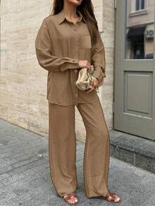 加大码两件套，休闲 Polo 领开衫和宽松松紧腰裤套装，百搭纯色优雅衬衫上衣，适合度假、通勤、工作场所和购物，面料柔软舒适，春夏秋季