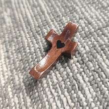 1/3/5/10/20 pezzi Croci in legno vintage con dettagli a forma di cuore - Croci cristiane portatili adatte per preghiera, conforto e esposizione da tavolo - Croci in legno multifunzionali adatte per decorazione domestica e regali religiosi, decorazioni stagionali, loghi e targhe