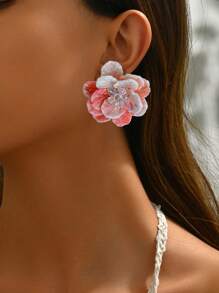 A Pair Of Cute Geometric Three-Dimensional Resin Flower Earrings (With Random Petal Colors) For Daily Wear By Both Men And Women