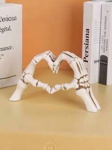 A Loving Hand In The Shape Of A Skull Hand Is A Necessary Decoration For Halloween, And It Is Also A Good Choice For Daily Home Decoration And The Best Choice For Halloween Gifts.