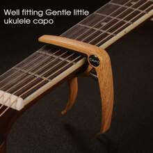 Professioneller Gitarrensattel für akustische & elektrische 6-Saiten Gitarren/Mandolinen - leichter Holzklammer mit geschmeidiger Federaktion (ergonomisches Design, schneller Zugriff auf die Bünde)