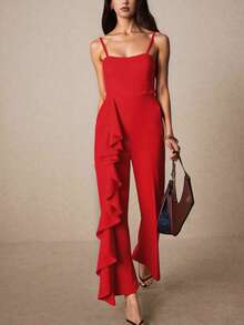 Elegante mono de mujer con volantes asimétricos y encaje floral: un sofisticado look de fiesta para primavera y verano. - Rojo - Ver 3