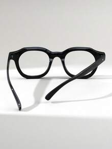 1 副女士圆形大框简约百搭街头风格眼镜，适合日常佩戴