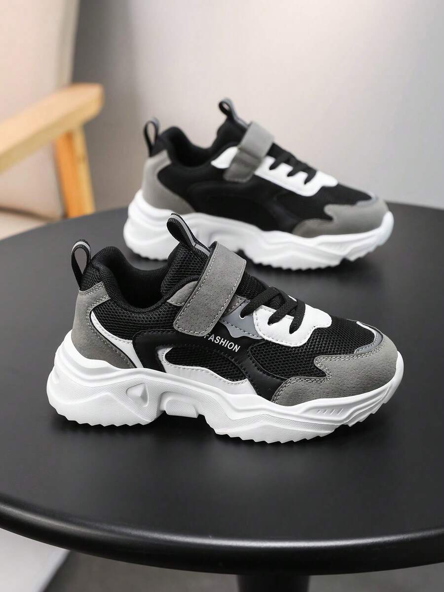 1 双全新儿童舒适百搭运动鞋 - 网眼透气，字母装饰，黑色/灰色平底支撑低帮跑鞋，适合所有季节，适合男孩和女孩的日常穿着，户外徒步旅行