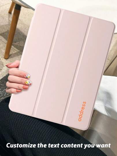 1 st rosa silikonfodral till surfplatta, anpassningsbar text, kompatibel med iPad Mini4/Mini5/Mini6/Air/Air2/9.7/10.2/10.5/Air4/Air5/10.9/Pro 11-tums/10:e generationen/iPad Air 11-tums (M2)-2024, Galaxy Tab A8 10.5 tum 2022, tydlig bild, mjukt TPU-kantskydd, ingen pennplats, trippelvikbart stativ, magnetisk viloläge/väckning, enkelt personligt anpassat kreativt varumärke, iPad trippelvikbart surfplattefodral. Produkten inkluderar inte penna. Obs: Det slutliga teckensnittet kan variera beroende på effektdiagrammet.