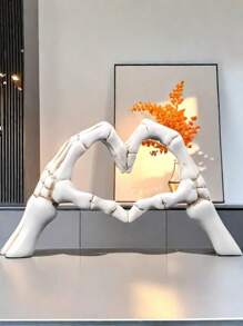 A Loving Hand In The Shape Of A Skull Hand Is A Necessary Decoration For Halloween, And It Is Also A Good Choice For Daily Home Decoration And The Best Choice For Halloween Gifts.