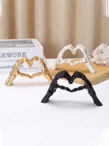 A Loving Hand In The Shape Of A Skull Hand Is A Necessary Decoration For Halloween, And It Is Also A Good Choice For Daily Home Decoration And The Best Choice For Halloween Gifts.