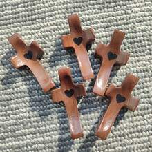 1/3/5/10/20 pezzi Croci in legno vintage con dettagli a forma di cuore - Croci cristiane portatili adatte per preghiera, conforto e esposizione da tavolo - Croci in legno multifunzionali adatte per decorazione domestica e regali religiosi, decorazioni stagionali, loghi e targhe