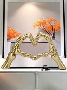 A Loving Hand In The Shape Of A Skull Hand Is A Necessary Decoration For Halloween, And It Is Also A Good Choice For Daily Home Decoration And The Best Choice For Halloween Gifts.