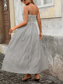 Gestreiftes gewebtes Lässig Kleid mit gerüschtem Saum, geeignet für Hochzeit