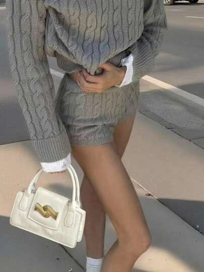 2件套纯色口袋套头衫和短裤，休闲秋冬装，返校，女教师制服，女士外出上衣，女士约会夜装，女士商务休闲低腰，韩版风格，基本款撞色毛衣，万圣节毛衣，圣诞节毛衣，女士办公室装，秋冬女士厚针织毛衣和短裤套装，温暖罗纹两件套