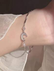 1 件时尚优雅银色调月亮锆石手链