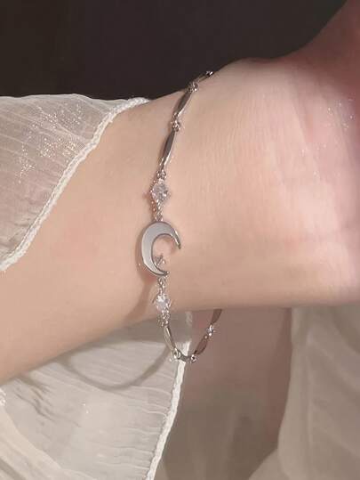 1件 时尚优雅银色月亮锆石手链