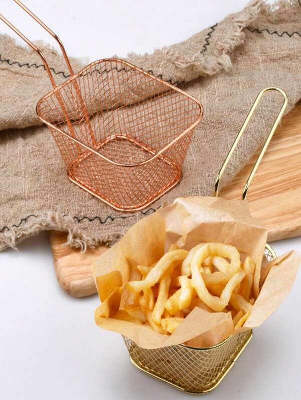 1 pieza/4 piezas Cesta de freír cuadrada mini de acero inoxidable, Cesta de lavado y drenaje, Soporte reutilizable, Rejilla para patatas fritas, Cesta para patatas fritas, Cesta para aperitivos, Cesta mini para patatas fritas, Utensilios de cocina, Food Truck, Adecuado para patatas fritas y aperitivos, Estilo americano, Equipo de servicio de alimentos, Alitas de pollo y alimentos fritos, Soporte para utensilios de cocina y restaurante, Perfecto para una variedad de productos fritos en diversas reuniones familiares, fiestas y otras escenas.