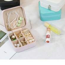 قطعة واحدة من منظم المجوهرات الصغير، علبة مجوهرات قابلة للسفر بسحاب، صندوق هدايا للسيدات، رف عرض مجوهرات متعدد الوظائف، مناسب لخواتم وقلادات وأقراط وقلائد وما إلى ذلك. - صندوق هدايا مناسب للفتيات والسيدات، صندوق هدايا عيد الهالوين، صندوق هدايا عيد الميلاد. لمنظم تخزين النساء الضروريات السفرية عودة إلى المدرسة تخزين المدرسة الداخلية ديكور الخريف