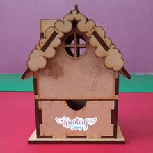 Casita navideña en MDF 3mm (10 x 13 cm) 1 pza., adorno decorativo para temporada, material resistente y fácil de pintar o personalizar, perfecto para manualidades, centros de mesa y ambientación navideña en casa. - Camel - Ver 3