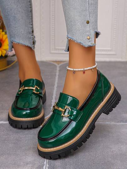 Novos mocassins femininos casuais com bico redondo e estampa de vaca, antiderrapantes, sola grossa, 2025