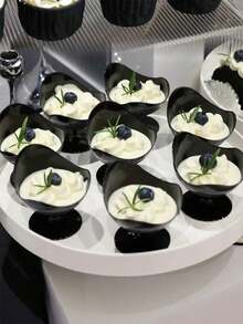 黑色/白色甜品杯，冰淇淋杯，慕斯杯，布丁杯，可重复使用的塑料特殊形状甜品杯，适用于甜品店，生日派对，婚礼和咖啡馆 - 彩色 - 查看 2