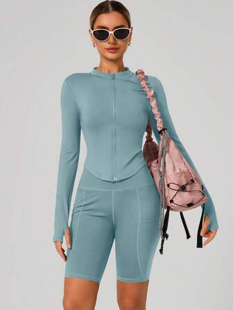 Chaqueta de yoga de manga larga con cremallera y cuello alto para mujer, ajustada y suave, ideal para deportes al aire fitness en otoño.